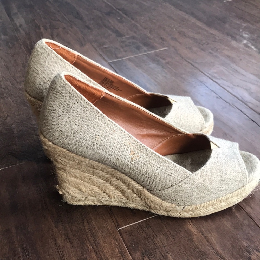 🌞Summer sale! 50% off! 🍀Host Pick🍀 Sonoma Linen Wedge Espadrilles🌞